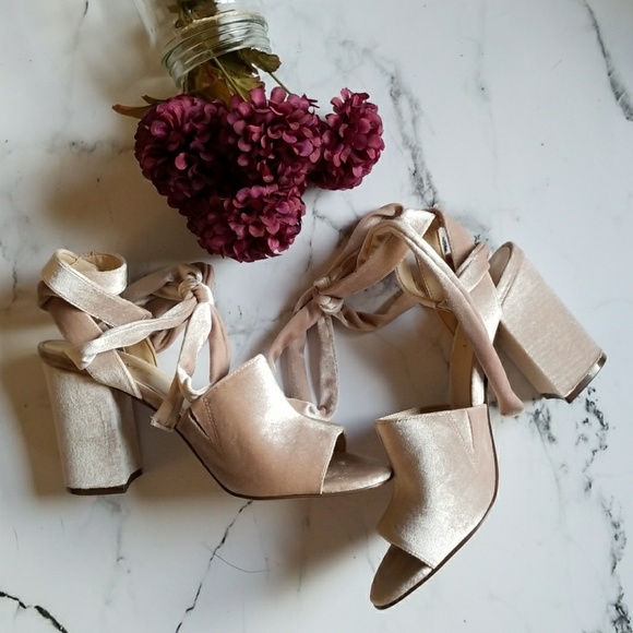 🎉HP🎉 Nine West Velvet Wrap Sandals - Picture 2 of 6